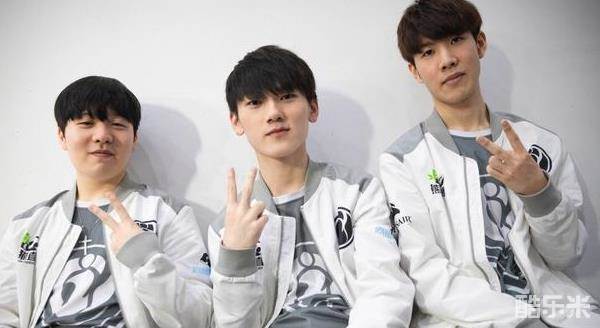 他的产出与 他的产出与